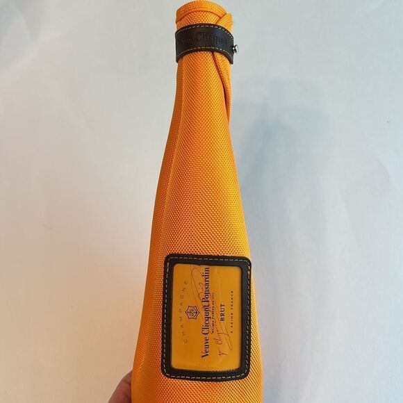 Veuve Clicquot Brut Champagne Orange Insulated Jacket NEW - Picture 6 of 7